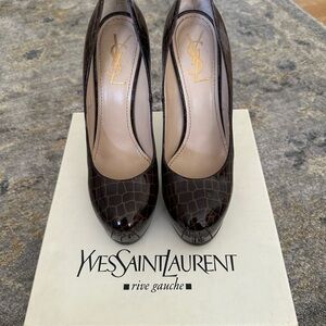 Yves Saint Laurent tribute too pump heel